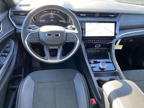 New 2026 Jeep Grand Cherokee Altitude image 8