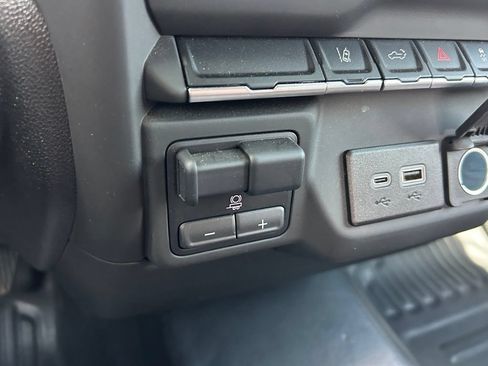Used 2025 Chevrolet Silverado 2500 W/T AWD/4WD image 31