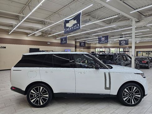 Used 2025 Land Rover Range Rover SE AWD/4WD image 5