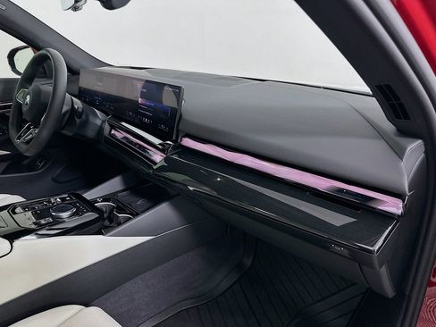 Used 2025 BMW i5 eDrive40i w/ M Sport Package image 30