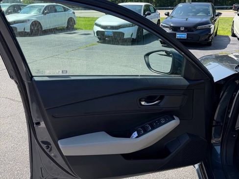 Used 2023 Honda Accord EX image 11