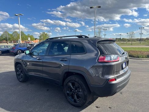 Used 2020 Jeep Cherokee Latitude Plus AWD/4WD image 5