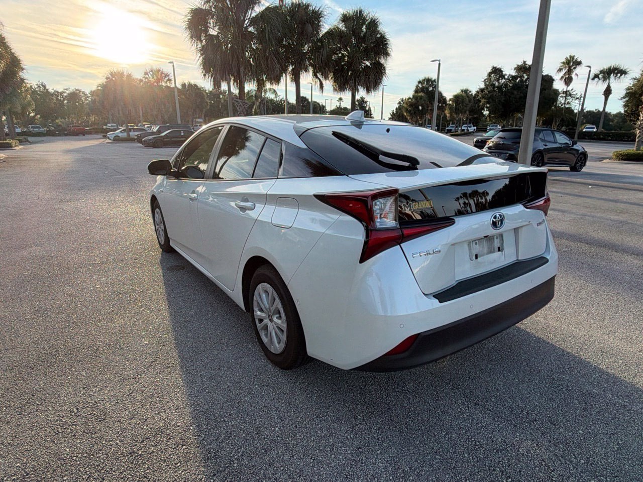 Used 2021 Toyota Prius LE FWD image 3