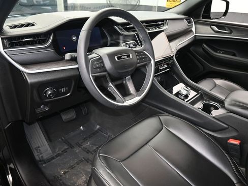 Used 2024 Jeep Grand Cherokee L Limited image 2