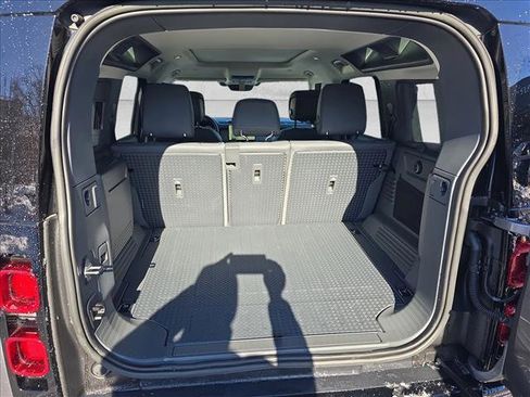 Used 2023 Land Rover Defender 110 X-Dynamic SE image 12