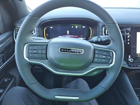 Used 2024 Jeep Wagoneer Series III w/ Premium Group I image 11