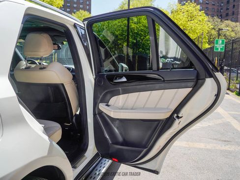 Used 2015 Mercedes-Benz ML 63 AMG 4MATIC image 23