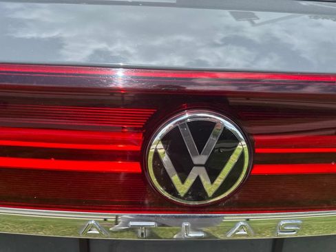 Used 2024 Volkswagen Atlas Cross Sport SE w/ Panoramic Sunroof Package FWD image 8