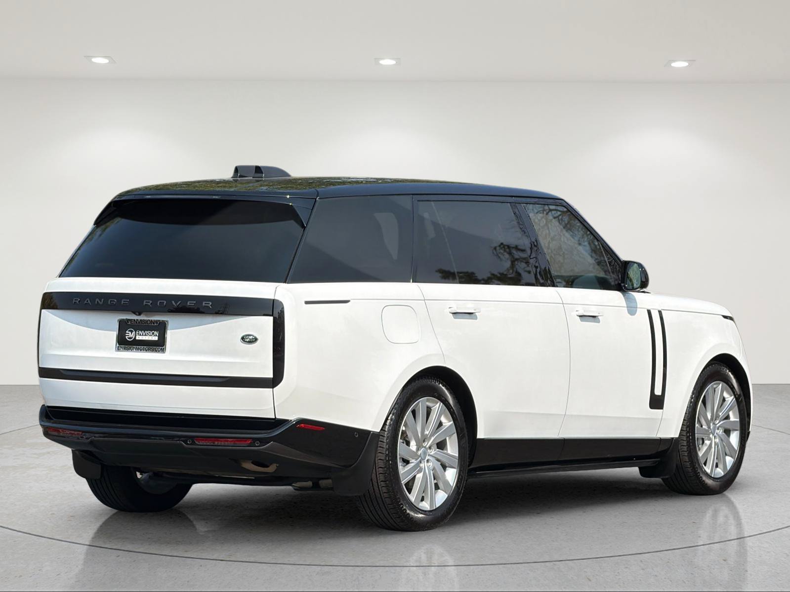 Used 2023 Land Rover Range Rover Long Wheelbase SE AWD/4WD image 5