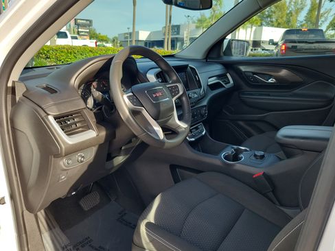 Used 2024 GMC Terrain SLE FWD image 9
