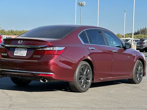Used 2017 Honda Accord Sport Special Edition image 4