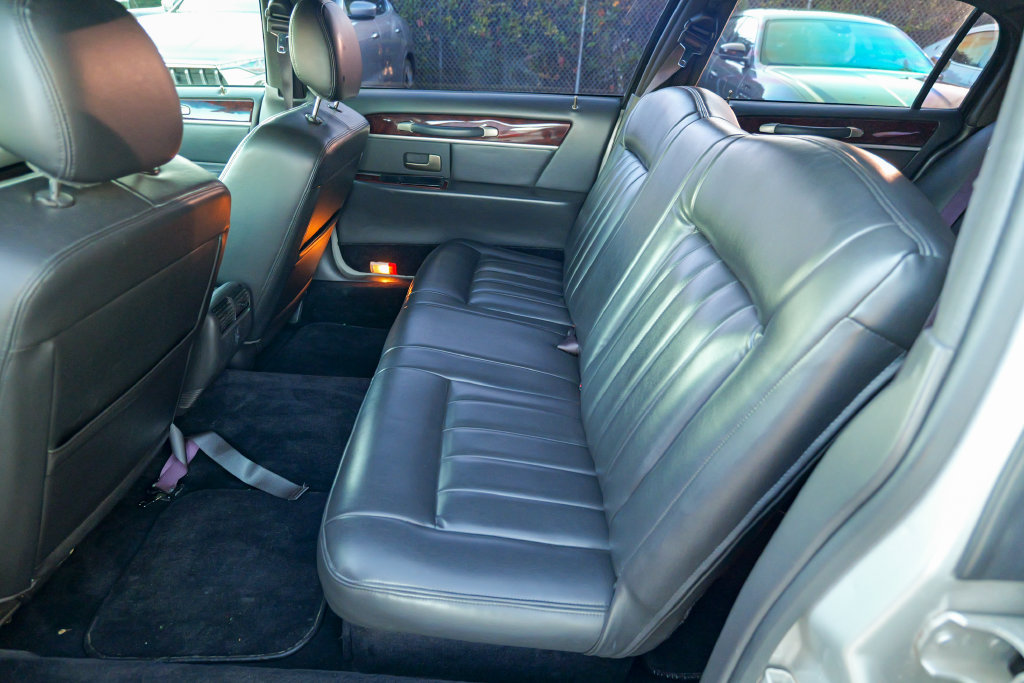 Used 2008 Lincoln Town Car Executive RWD image 26