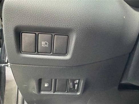 Used 2020 Toyota C-HR XLE image 31