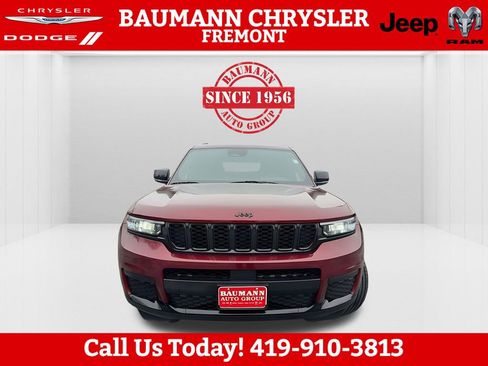 Used 2023 Jeep Grand Cherokee L Laredo image 14