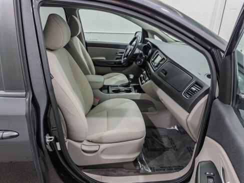 Used 2019 Kia Sedona LX FWD image 21