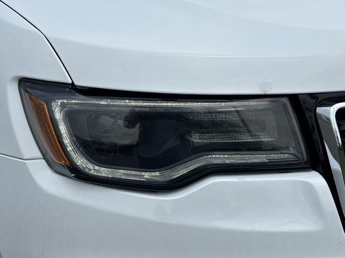 Used 2018 Jeep Grand Cherokee Limited w/ Luxury Group II AWD/4WD image 11
