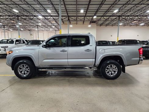 Used 2017 Toyota Tacoma SR5 image 7