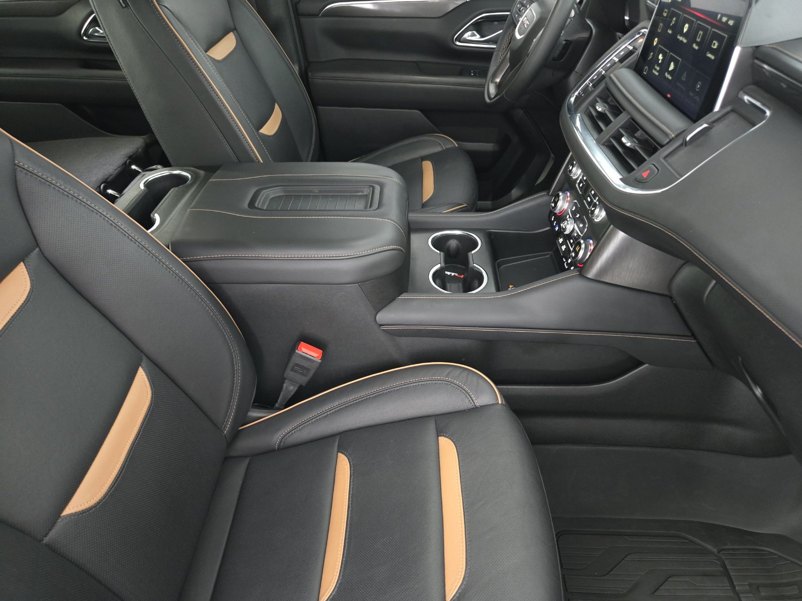 Used 2024 GMC Yukon AT4 w/ AT4 Premium Package AWD/4WD image 15