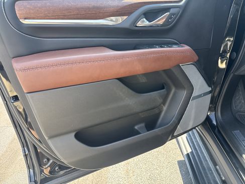 Used 2023 GMC Yukon Denali Ultimate AWD/4WD image 16