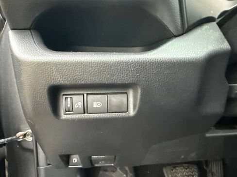 Used 2021 Toyota RAV4 XLE AWD/4WD image 16