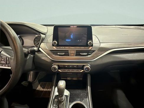 Used 2024 Nissan Altima 2.5 SV image 30