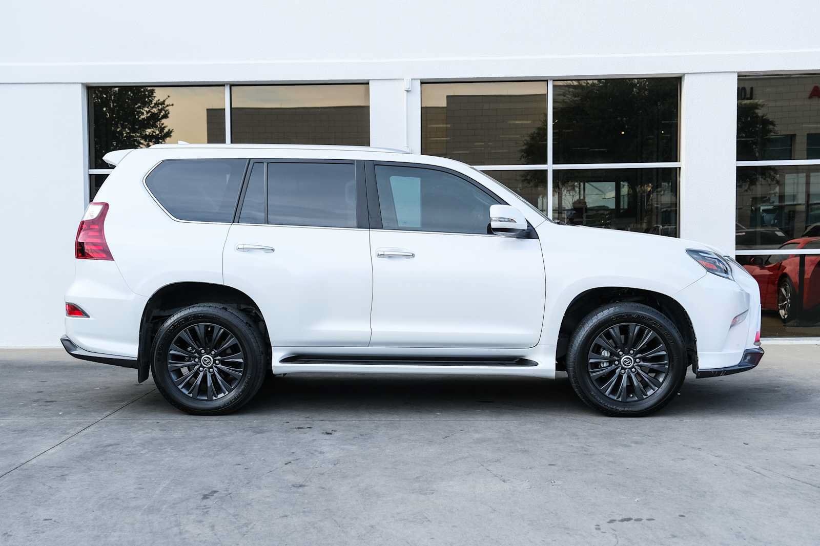 Used 2022 Lexus GX 460 Luxury w/ Sport Design Package AWD/4WD image 6
