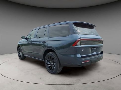 New 2025 Lincoln Navigator Reserve w/ Jet Appearance Package image 3