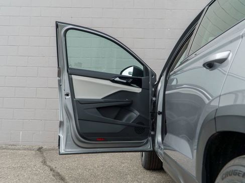 Used 2025 Volkswagen Taos S AWD/4WD image 15