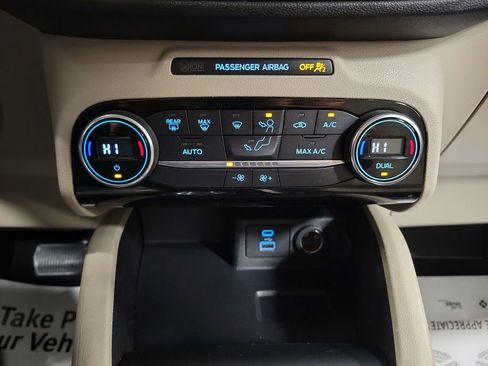 Used 2021 Ford Escape SE image 17