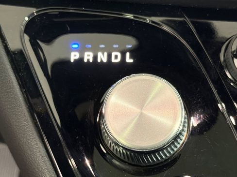 Used 2019 Chrysler Pacifica Touring-L FWD image 27