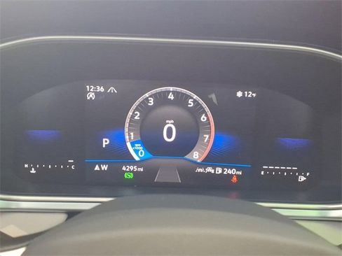 Used 2025 Volkswagen Taos SE w/ Panoramic Sunroof Package image 26