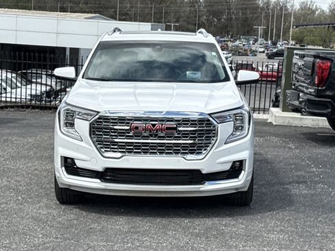 Used 2024 GMC Terrain Denali w/ Denali Premium Package image 2