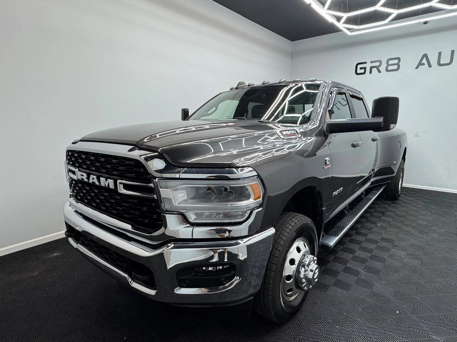 Used 2022 RAM 3500 Big Horn w/ Level B Equipment Group AWD/4WD image 3
