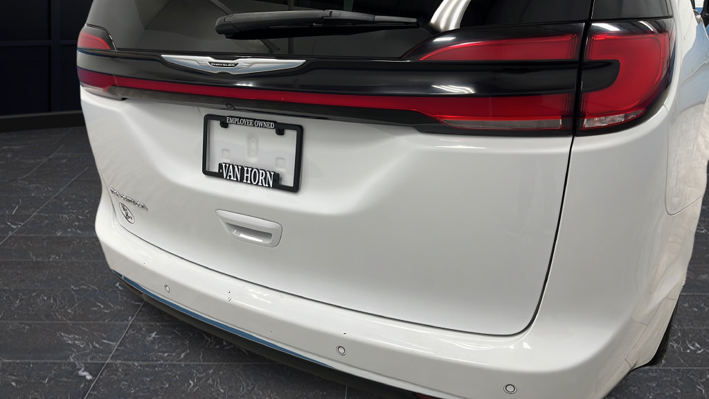 Used 2023 Chrysler Pacifica Touring-L FWD image 38
