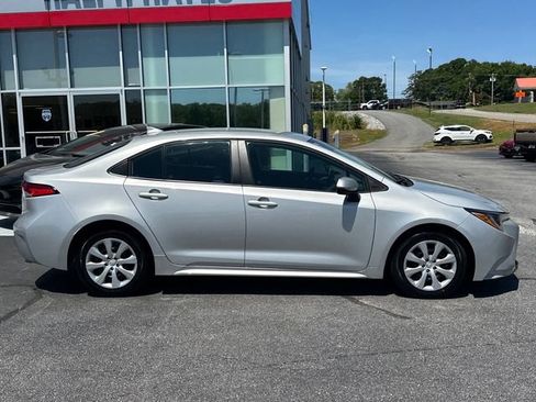 Used 2023 Toyota Corolla LE FWD image 2