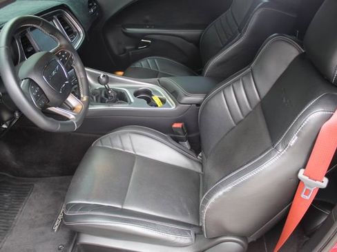 Used 2016 Dodge Challenger SRT Hellcat image 9
