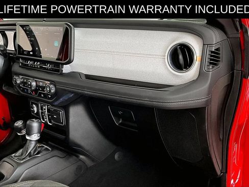 Used 2025 Jeep Wrangler Unlimited Sahara AWD/4WD image 19