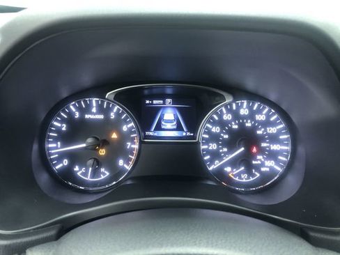 Used 2020 Nissan Pathfinder SV image 17