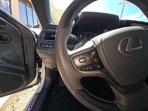 Used 2025 Lexus ES 350 Ultra Luxury w/ Accessory Package (Z2) FWD image 17