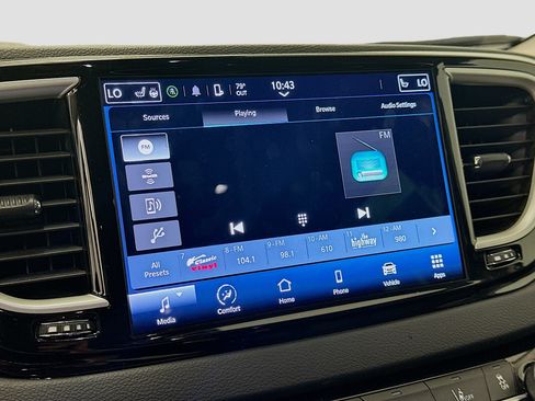 Used 2024 Chrysler Pacifica Touring-L FWD image 21