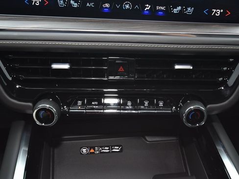 New 2026 Chevrolet Suburban Premier image 18