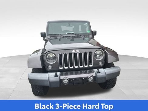 Used 2016 Jeep Wrangler Unlimited Sahara w/ Dual Top Group AWD/4WD image 29