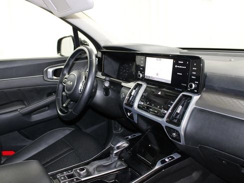 Used 2023 Kia Sorento SX AWD/4WD image 25