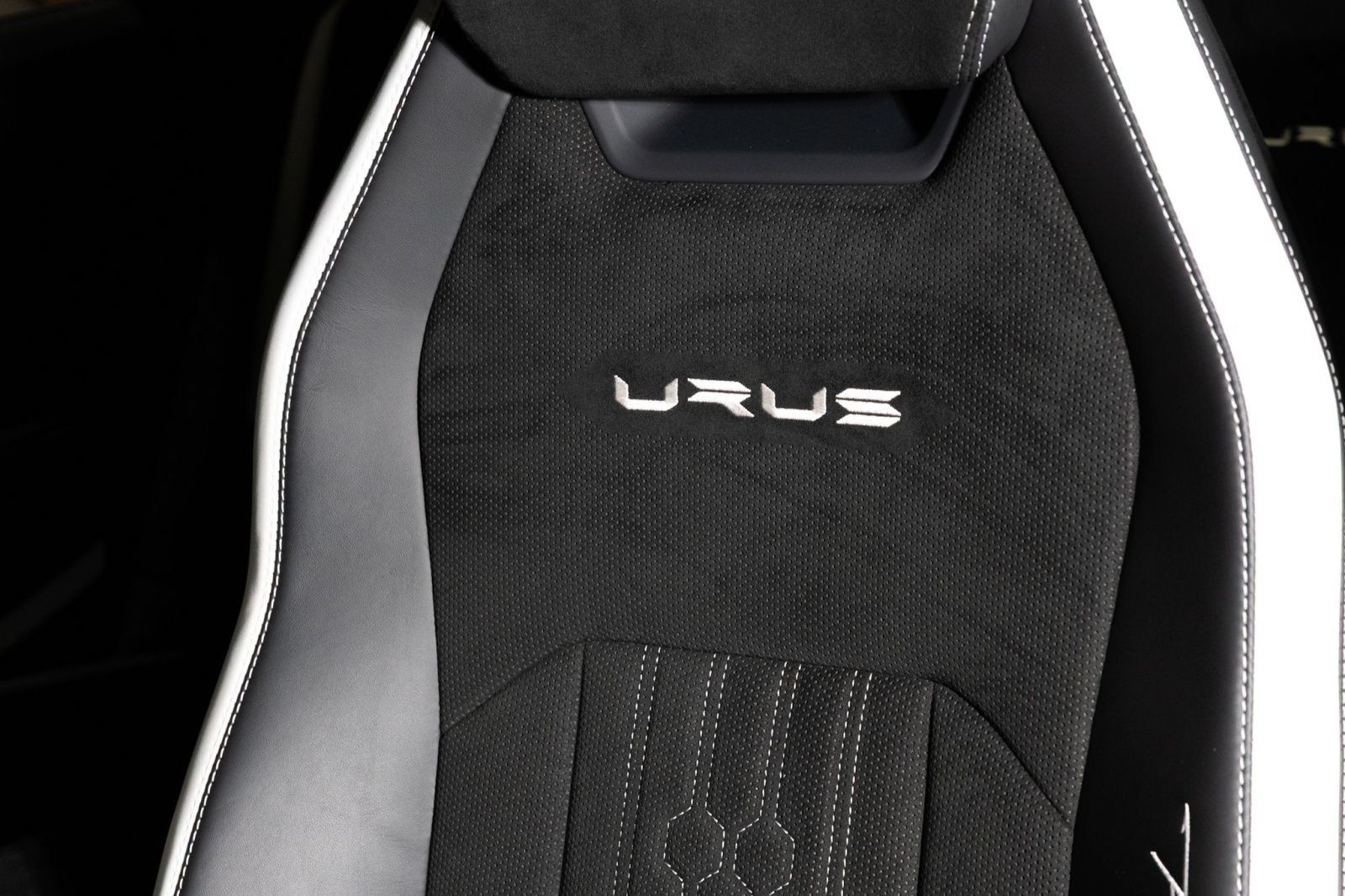 Used 2024 Lamborghini Urus Performante AWD/4WD image 38
