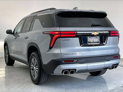 Used 2024 Chevrolet Traverse LT FWD image 15