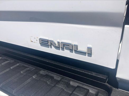 Used 2016 GMC Sierra 2500 Denali w/ Duramax Plus Package AWD/4WD image 10