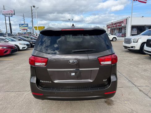 Used 2017 Kia Sedona EX image 13