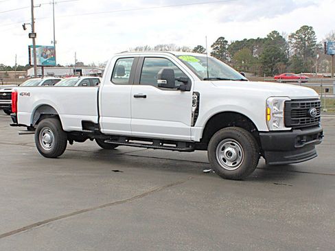 Used 2025 Ford F250 XL image 2