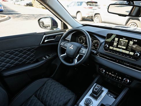 New 2025 Mitsubishi Outlander SEL image 14