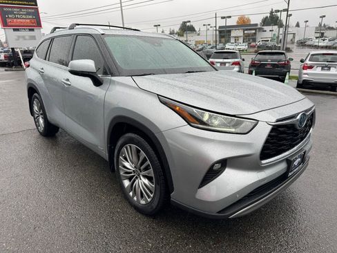 Used 2022 Toyota Highlander Platinum image 4
